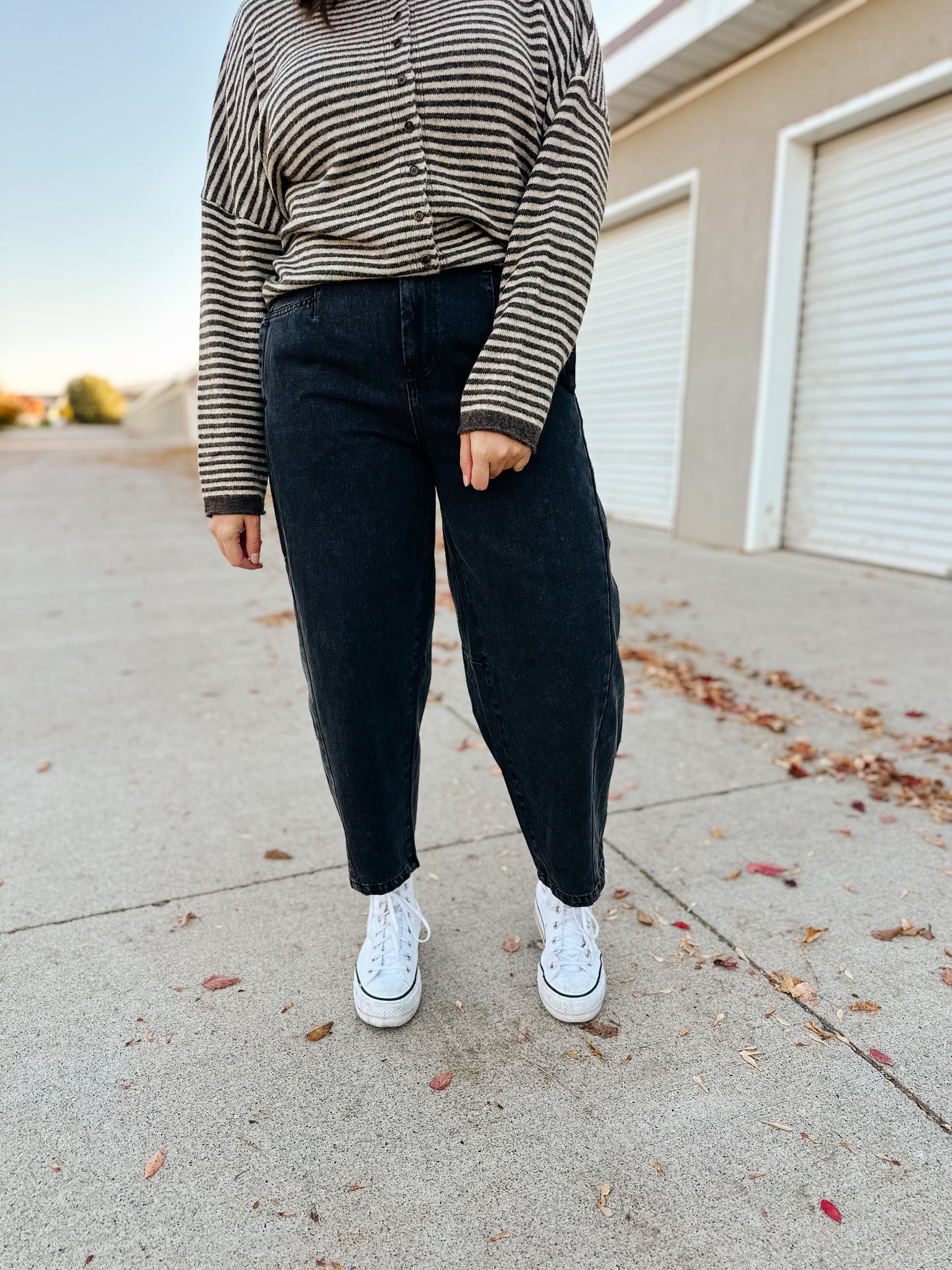 Henry Barrel Jeans in Black