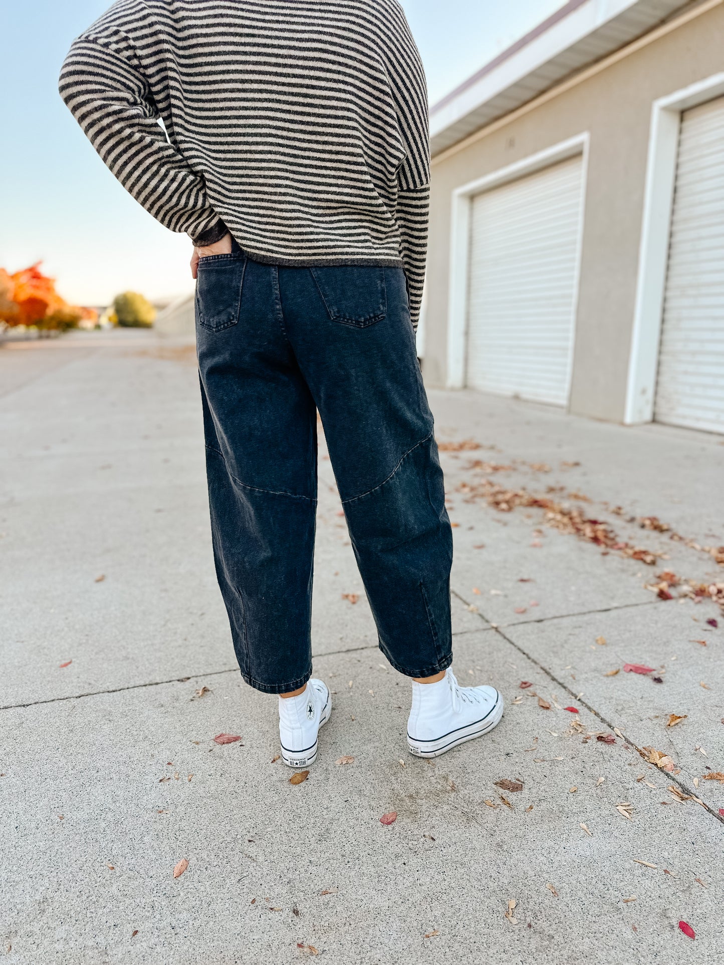 Henry Barrel Jeans in Black
