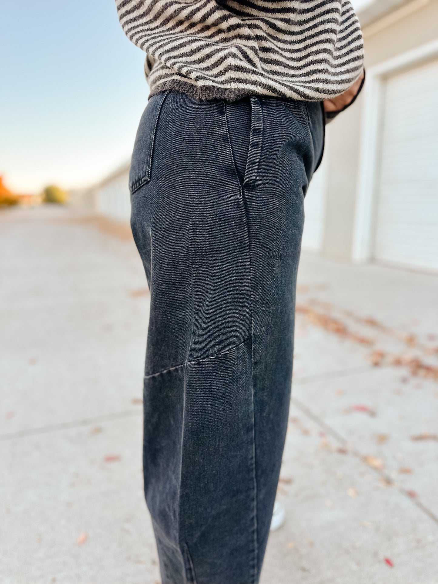 Henry Barrel Jeans in Black